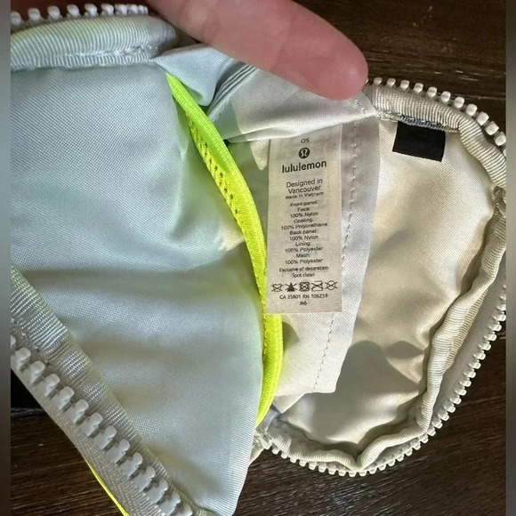 Lululemon easy access cross body bag - Picture 3 of 12